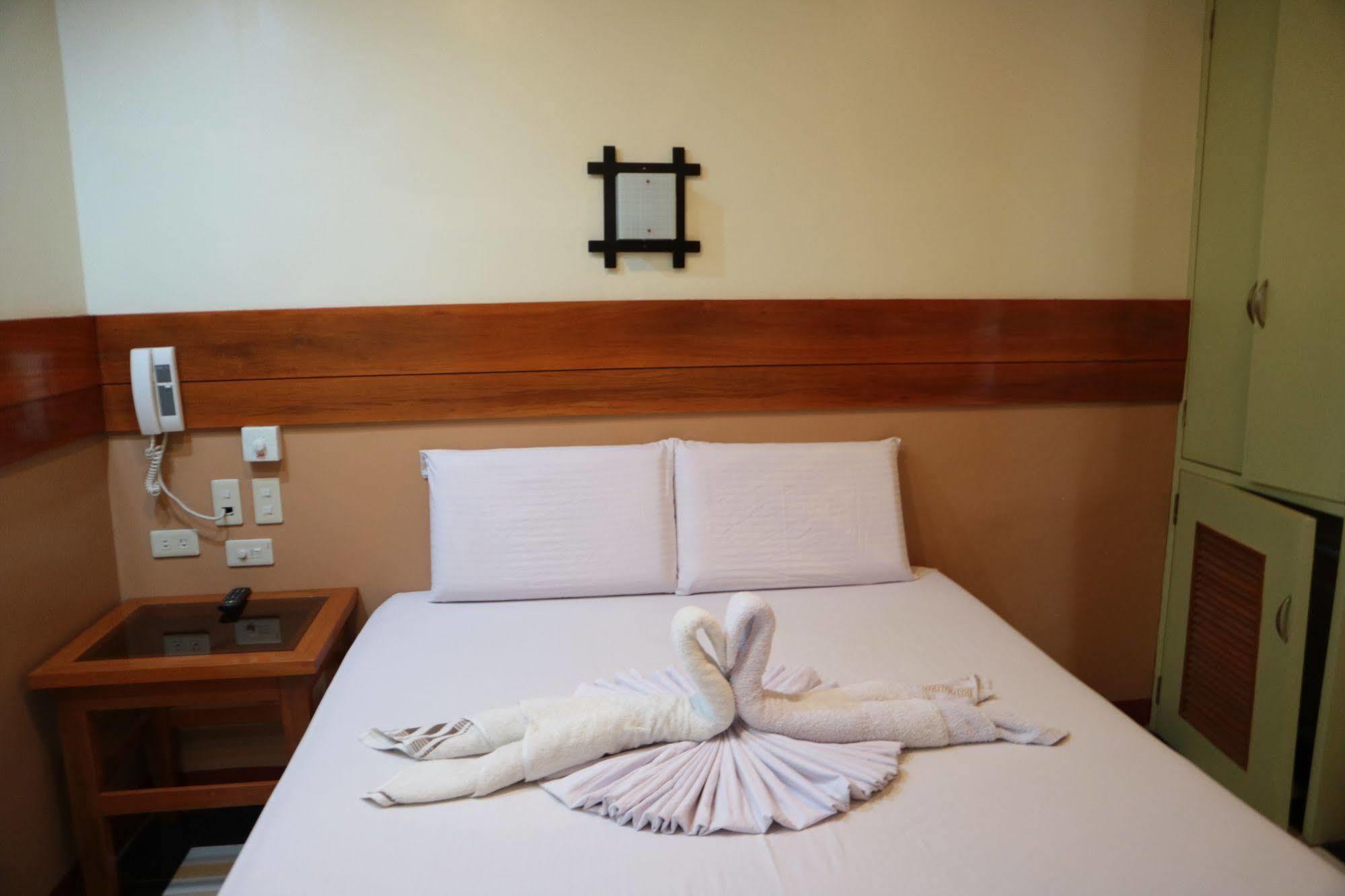 Rainforest Beach Hotel El Nido Bagian luar foto